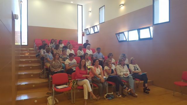 La Concejalía de Igualdad expone visiones diferentes sobre la prostitución de mujeres - 1, Foto 1