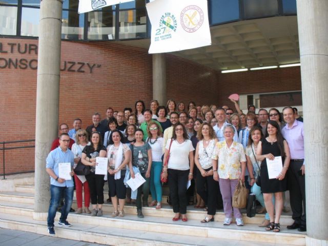 La Universidad Popular clausura sus Talleres de Idiomas con la entrega a los alumnos de la Acreditación de Asistencia - 1, Foto 1