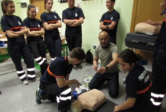 El Ayuntamiento equipará con desfibriladores todos los puestos de vigilancia y los quads de las playas - 1, Foto 1