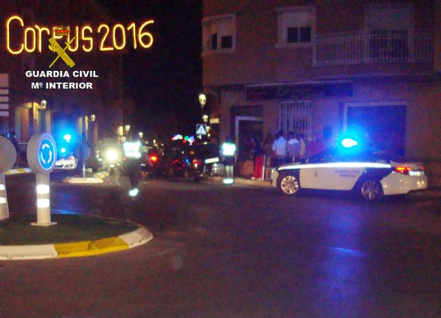 La Guardia Civil detiene a un conductor por eludir un control y ocasionar un grave accidente con tres heridos - 1, Foto 1
