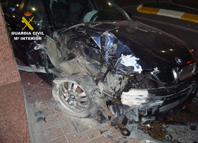 La Guardia Civil detiene a un conductor por eludir un control y ocasionar un grave accidente con tres heridos - 5, Foto 5