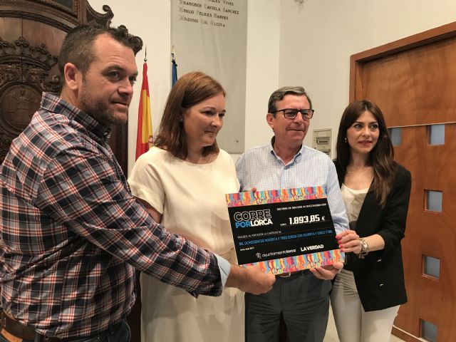 La VII carrera popular Corre por Lorca organizada por el Ayuntamiento y el diario La Verdad recauda 1.893´85 euros para la Mesa Solidaria - 1, Foto 1