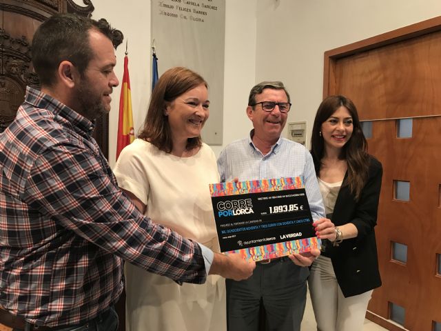 La VII carrera popular Corre por Lorca organizada por el Ayuntamiento y el diario La Verdad recauda 1.893´85 euros para la Mesa Solidaria - 2, Foto 2