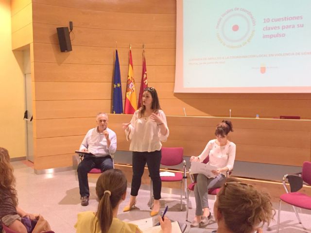 El Gobierno regional impulsa la coordinación contra la violencia de género en el ámbito local - 1, Foto 1