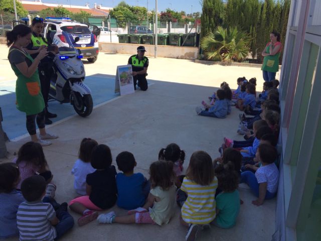 La Policía Local ofrece a los más pequeños sus primeras nociones en seguridad vial - 3, Foto 3