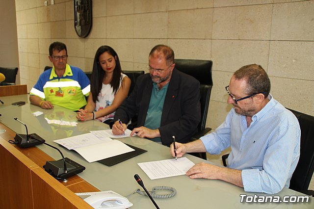 El Consistorio totanero suscribe un convenio para poner en funcionamiento un servicio de acogida y ayuda a mascotas en situaciones de riesgo, Foto 2