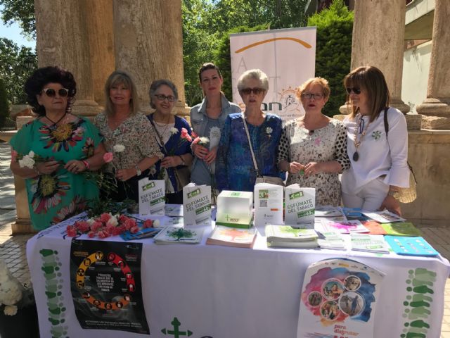 Ayuntamiento y AECC cambian cigarros por claveles con motivo del Día Mundial sin Tabaco - 1, Foto 1