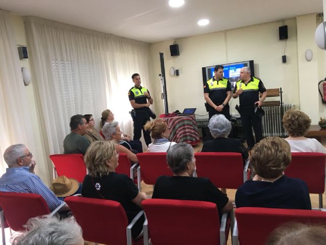 La Policía Local impartirá charlas a los usuarios de los Centros de Mayores - 1, Foto 1
