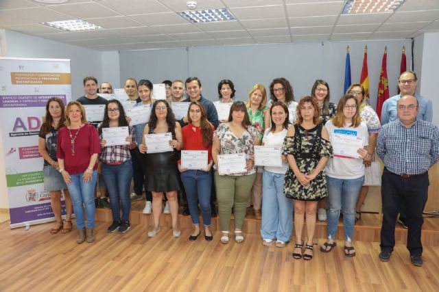 Los alumnos del Programa Conecta de la ADLE reciben sus diplomas - 1, Foto 1