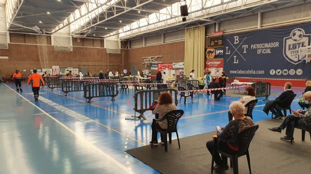 Mañana reciben la vacuna 4.400 vecinos de 50 a 59 años en el pabellón junto al colegio Jara Carrillo - 1, Foto 1