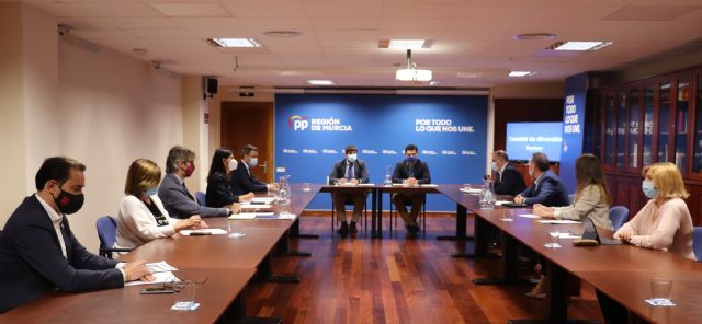 El PP sale a la calle para recoger firmas en defensa de la unidad de España y contra los indultos que planea Sánchez apoyados por Conesa - 1, Foto 1