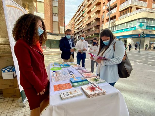 El Ayuntamiento de Lorca conmemora el Día Mundial Sin Tabaco informando a la población de los riesgos del tabaquismo - 1, Foto 1