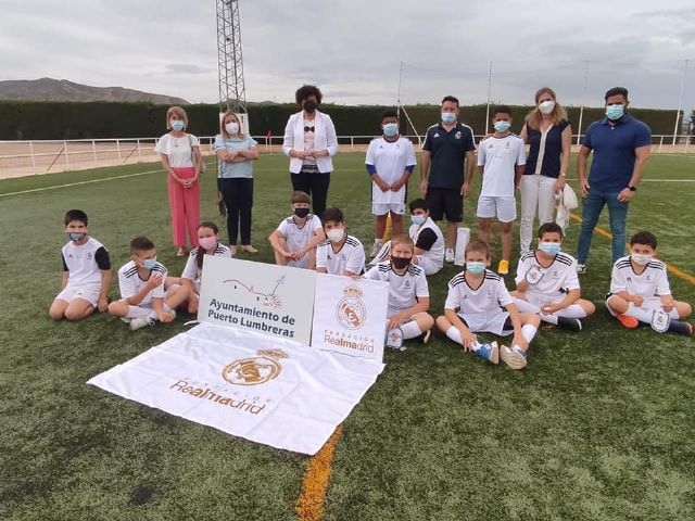 Ayuntamiento, Fundación Real Madrid y Fundación La Caixa clausuran la séptima temporada de la escuela sociodeportiva de Puerto Lumbreras - 1, Foto 1