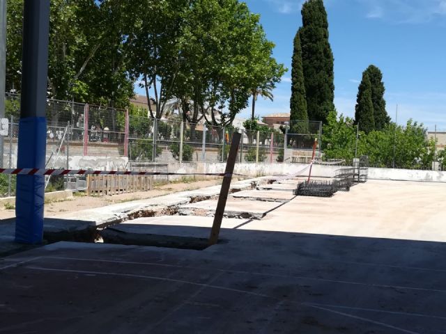 Comienzan las obras de ampliación de cubierta y adecuación del pavimento en la pista deportiva del CEIP Obispos García-Ródenas - 1, Foto 1