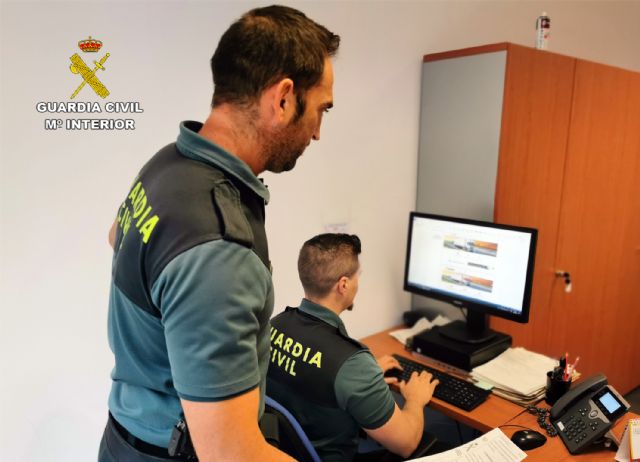 La Guardia Civil desmantela un grupo criminal dedicado a cometer estafas a través de internet, Foto 2