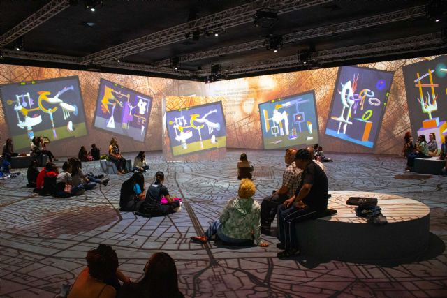 Los proyectores de Panasonic dan vida al surrealismo del pintor Iván Tovar en una exposición a través de una experiencia inmersiva - 1, Foto 1