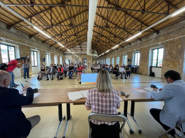 Más de treinta entidades de la discapacidad analizan las propuestas sobre los nuevos itinerarios accesibles en barrios y pedanías - 2, Foto 2