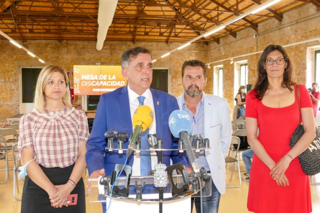 Más de treinta entidades de la discapacidad analizan las propuestas sobre los nuevos itinerarios accesibles en barrios y pedanías - 3, Foto 3