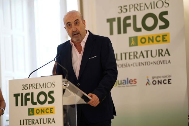 Los autores murcianos José Martínez Ros y Miguel Sánchez Robles recogen los Premios Tiflos de Poesía y Novela 2021 - 3, Foto 3