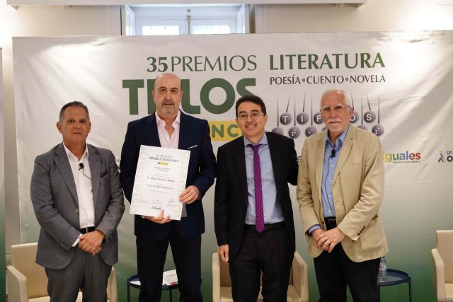 Los autores murcianos José Martínez Ros y Miguel Sánchez Robles recogen los Premios Tiflos de Poesía y Novela 2021 - 4, Foto 4
