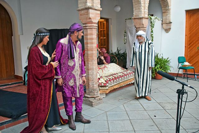 El grupo teatral “La Fablilla” de Coria del Río (Sevilla), presento la obra (Motamid último Rey de Sevilla) en la Fundación Blas Infantes hispalense - 2, Foto 2