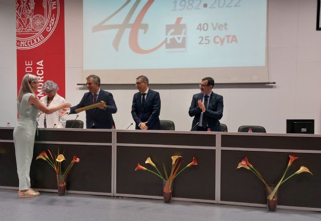 El consejero en funciones, Juan María Vázquez, asiste al acto conmemorativo del XL Aniversario de la Facultad de Veterinaria - 1, Foto 1