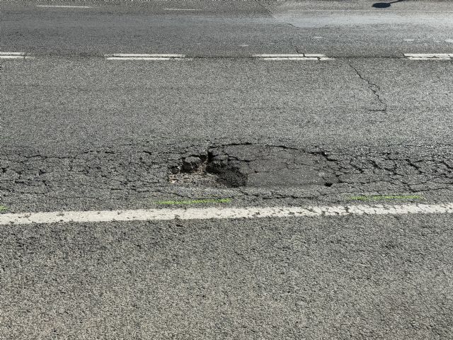 El PP promete arreglos en El Esparragal en tres días: cuatro meses después, los baches siguen ahí, poniendo en riesgo a los vecinos - 1, Foto 1