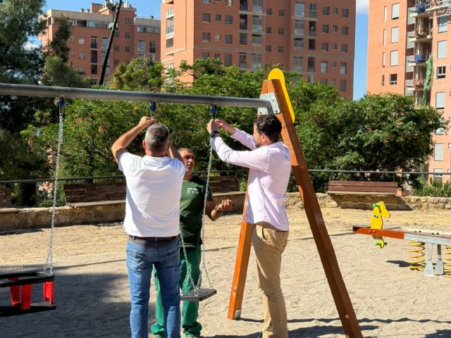 El Ayuntamiento de Lorca invierte 10.000 euros en los trabajos de rehabilitación y mejora del parque infantil de Sancho Dávila - 3, Foto 3