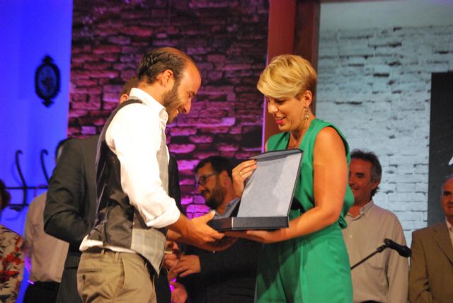 La consejera Noelia Arroyo entrega el premio al ganador del Festival Internacional de Cante Flamenco de Lo Ferro - 1, Foto 1
