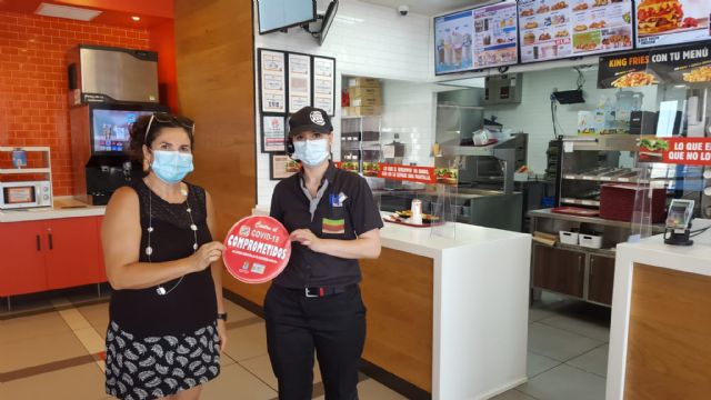 El Ayuntamiento de Molina de Segura entrega 42 distintivos del programa COMPROMETIDOS contra el COVID-19 asignados a establecimientos de hostelería - 1, Foto 1