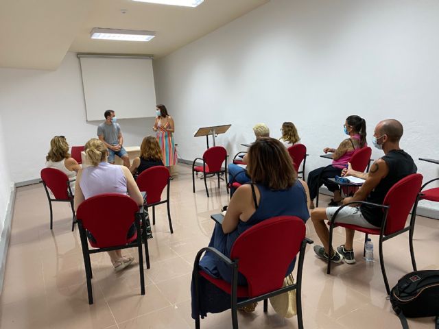 Formación para auxiliares del servicio de apoyo a cuidadores y terapias rehabilitadoras - 1, Foto 1