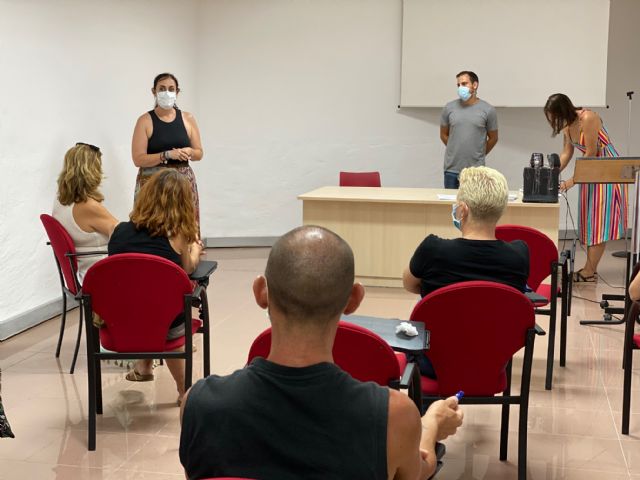 Formación para auxiliares del servicio de apoyo a cuidadores y terapias rehabilitadoras - 3, Foto 3