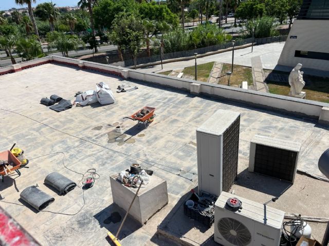 El Ayuntamiento impermeabiliza la azotea de la Agencia de Desarrollo Local - 1, Foto 1