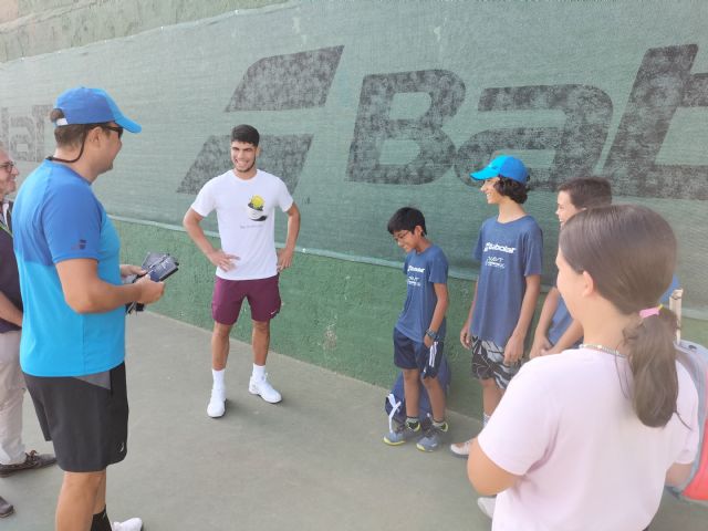 Carlos Alcaraz comparte su triunfo en Wimbledon con los alumnos de un campus intensivo de tenis en Murcia - 1, Foto 1