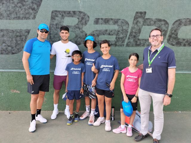 Carlos Alcaraz comparte su triunfo en Wimbledon con los alumnos de un campus intensivo de tenis en Murcia - 2, Foto 2