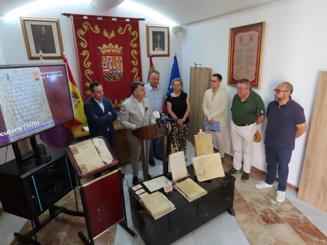 Entregan al Ayuntamiento de Abanilla tres documentos de los siglos XVII y XVIII recuperados por la Guardia Civil - 1, Foto 1