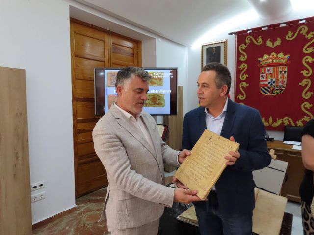 Entregan al Ayuntamiento de Abanilla tres documentos de los siglos XVII y XVIII recuperados por la Guardia Civil - 2, Foto 2
