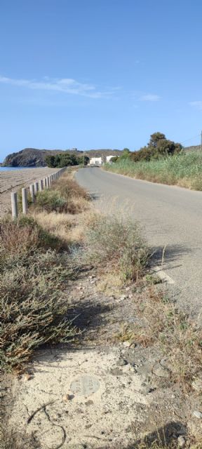 El PSOE denuncia el lamentable estado y la falta de limpieza de las zonas de aparcamiento y la carretera de las playas de Calnegre - 1, Foto 1