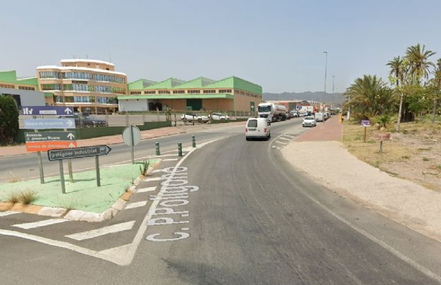 El Ayuntamiento solicita a Carreteras autorización para instalar un semáforo que facilite el acceso peatonal al Polígono Industrial - 1, Foto 1