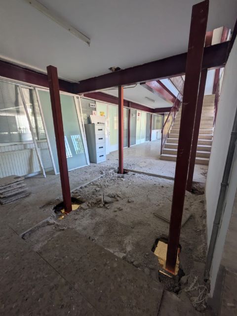 El Ayuntamiento de Puerto Lumbreras inicia las labores de instalación del ascensor en el antiguo Colegio Sagrado Corazón - 1, Foto 1