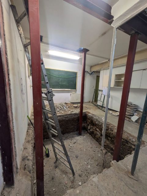 El Ayuntamiento de Puerto Lumbreras inicia las labores de instalación del ascensor en el antiguo Colegio Sagrado Corazón - 2, Foto 2