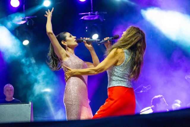 Azúcar Moreno y Adry Gart ponen la banda sonora a la mágica noche de los Santos - 4, Foto 4