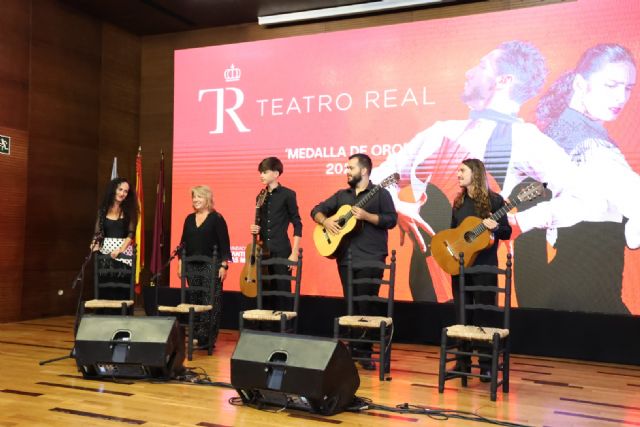 El Teatro Real recibe la 'Medalla de Oro' del Cante de las Minas con el compromiso de seguir dando espacio internacional al flamenco - 3, Foto 3