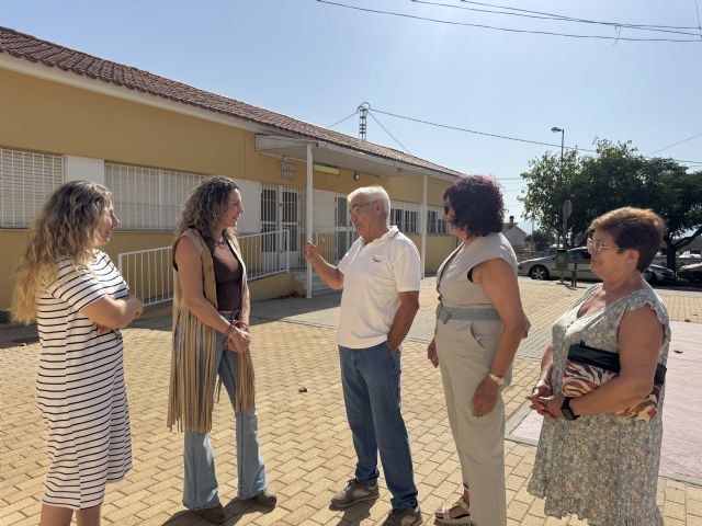 El Ayuntamiento de Lorca mejora la imagen del local social de La Torrecilla con trabajos de pintura en su fachada y elementos exteriores - 4, Foto 4