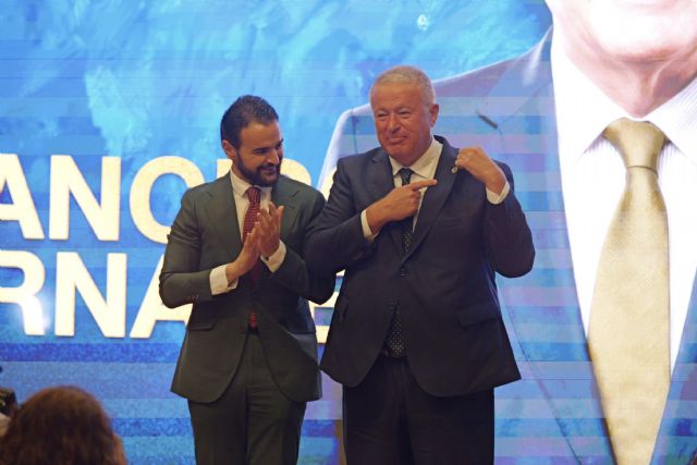 El Festival Internacional del Cante de las Minas entrega el primer 'Castillete de Oro' de su 65&deg; edición al senador Francisco Bernabé - 4, Foto 4