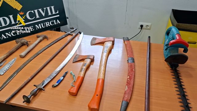 La Guardia Civil detiene a dos delincuentes que se atrincheraron cuando fueron sorprendidos robando en una vivienda de San Javier - 2, Foto 2