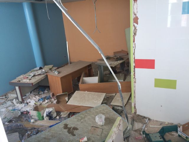 El PSOE denuncia el estado de abandono en el que se encuentra el local de la Asociación ASPROSOCU - 1, Foto 1