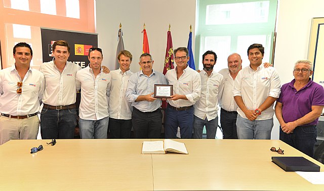 El alcalde de La Unión destaca la gran trayectoria del “Pez de Abril” del Club Naútico de Portmán - 1, Foto 1
