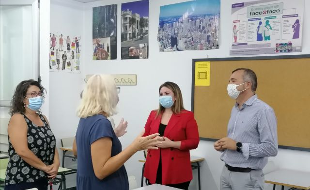 Más de 1.500 personas se presentan a las pruebas libres para obtener la certificación de nivel en las Escuelas Oficiales de Idiomas - 1, Foto 1