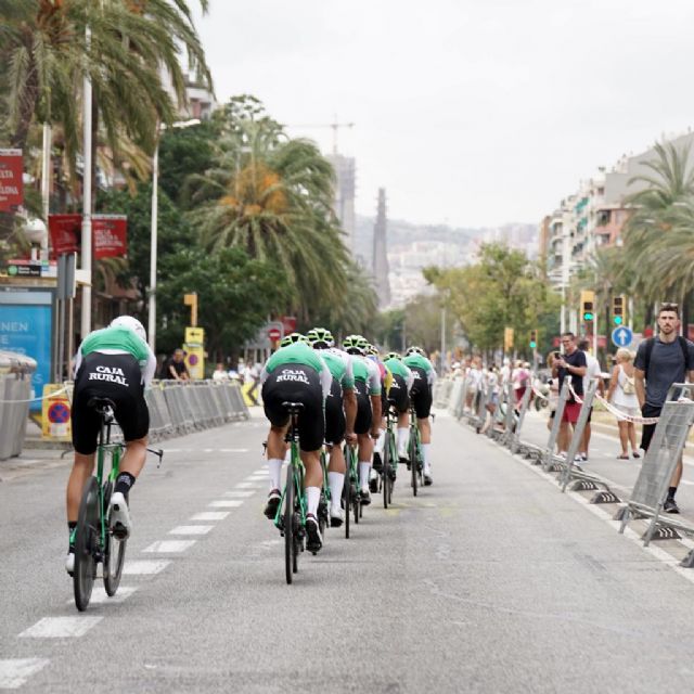 Vuelve a la Vuelta Ciclista la Fan Zone Solidaria de CRC y del equipo Caja Rural - Seguros RGA - 2, Foto 2